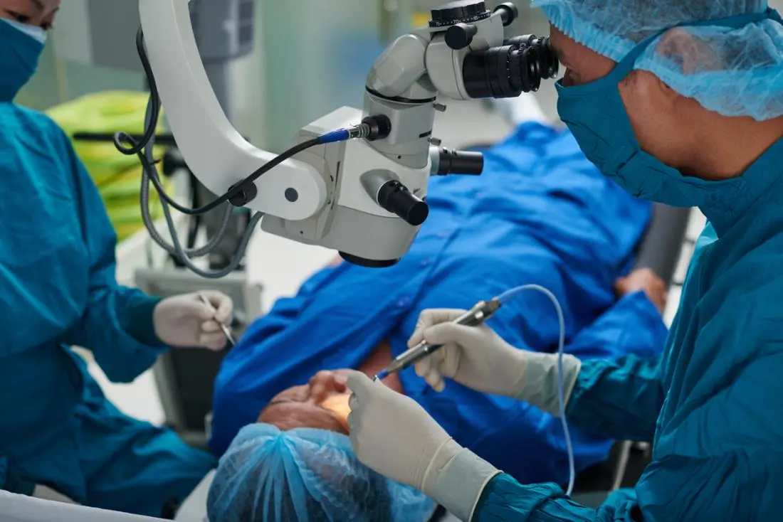 جراحی ویترکتومی ‌چشم چیست؟ - دکترعینک