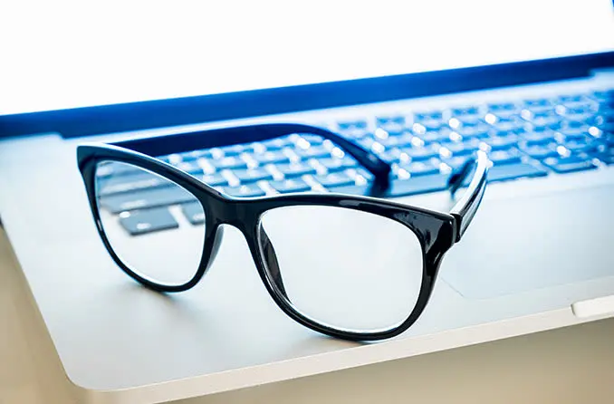 انواع عینک های ضد اشعه ی مخصوص کامپیوتر