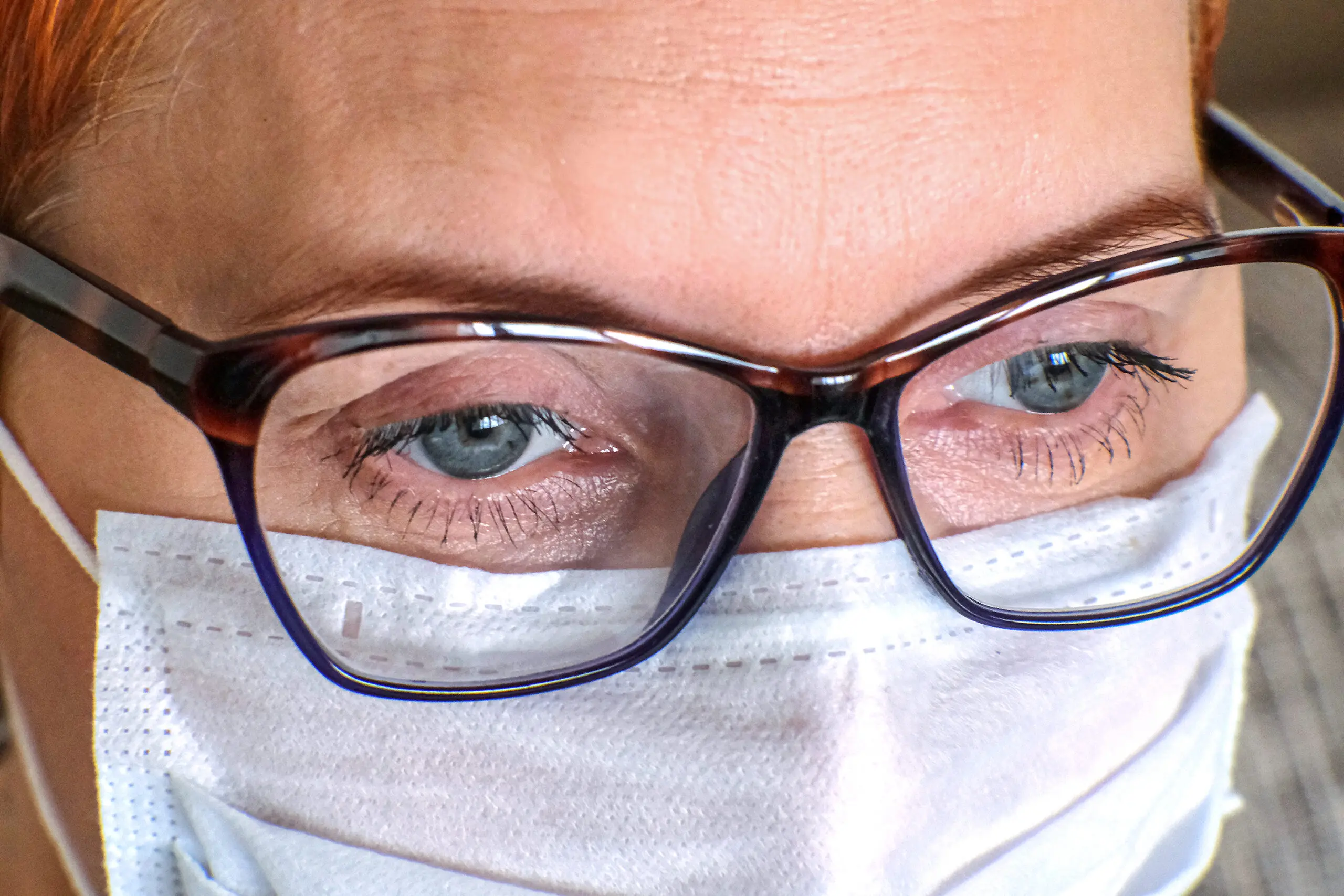 بررسی تاثیر زدن عینک در جلوگیری از کرونا - دکترعینک