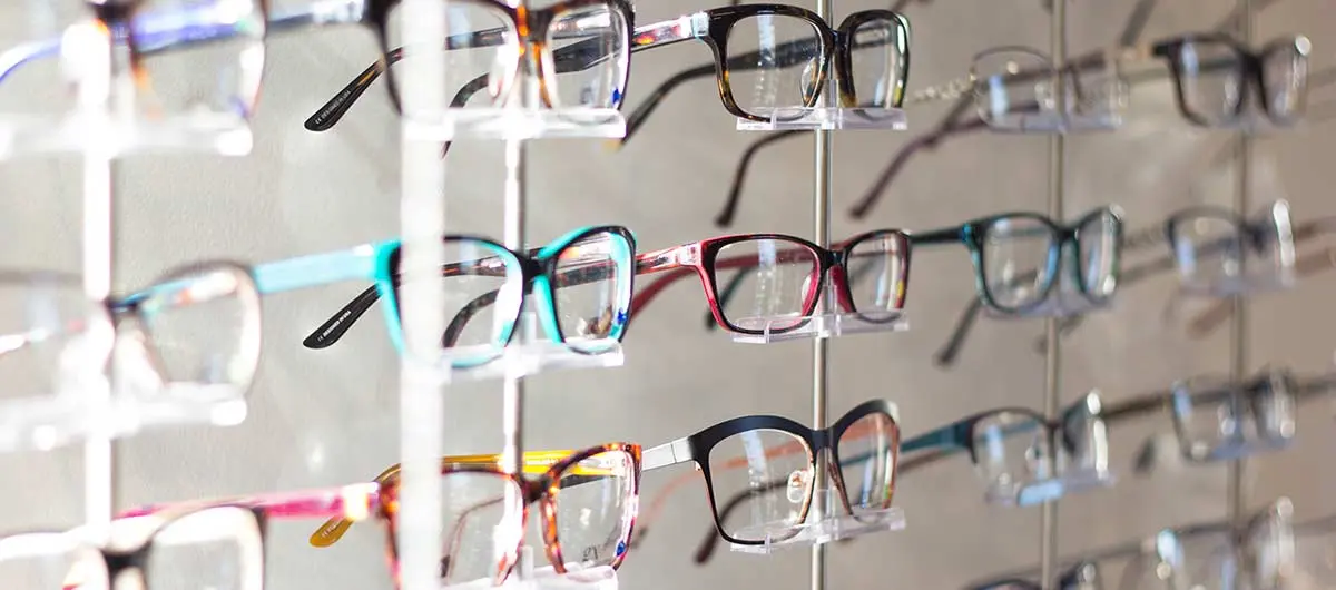 راهنمای خرید عینک برای هدیه - دکترعینک